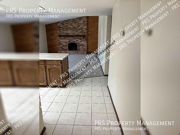 4th image of 701 W Summit Pl