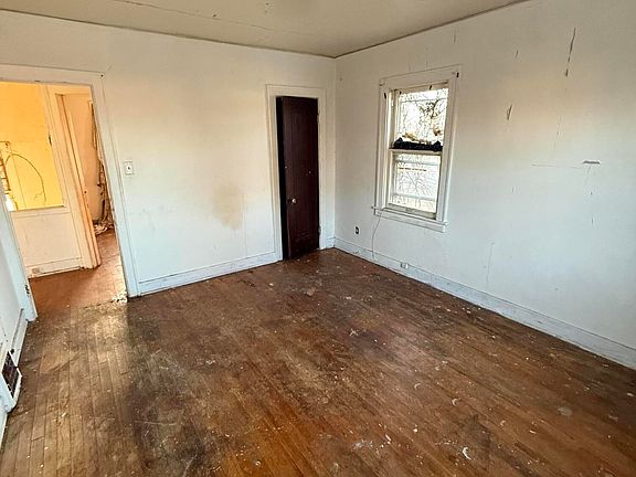 2nd image of 15893 Littlefield St