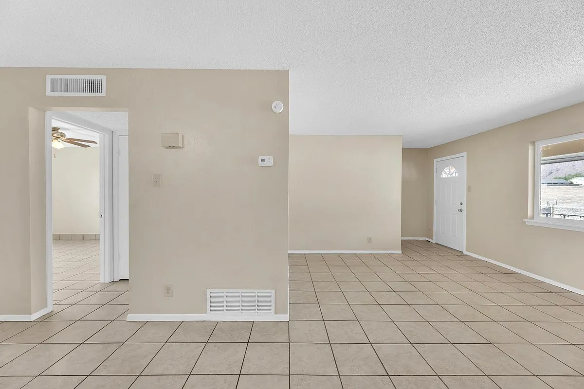 Unit Photo - 3300 Hayes Ave #28