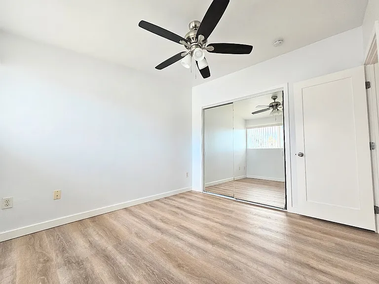 4960 Coronado Ave #6 — Photo 11