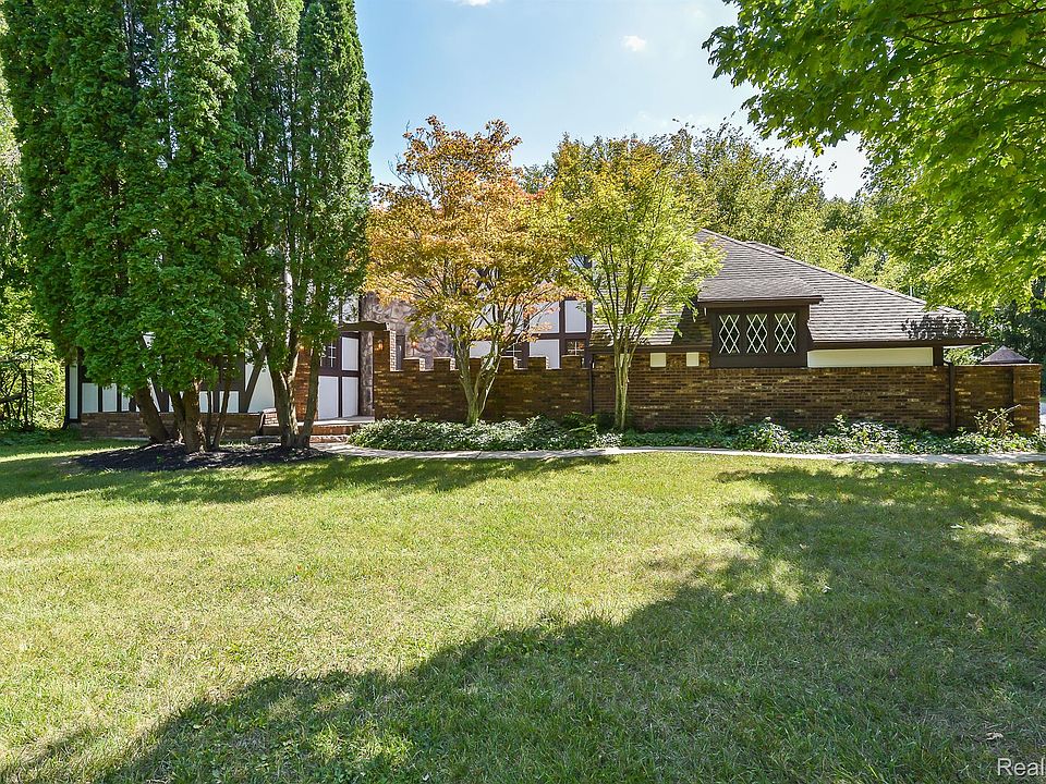 1st image of 3388 Lutz Dr