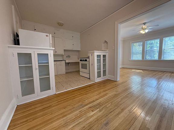 4th image of 935 Goodrich Ave APT 2