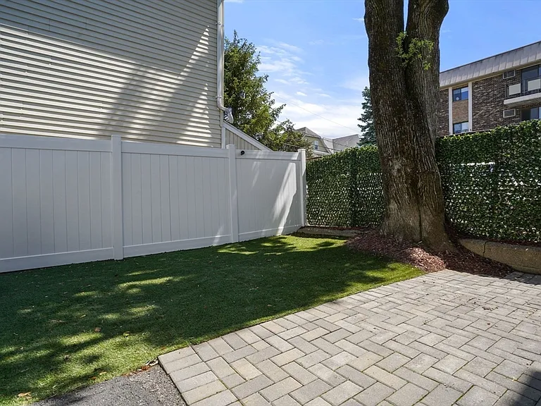 4 Fairlee St — Photo 23
