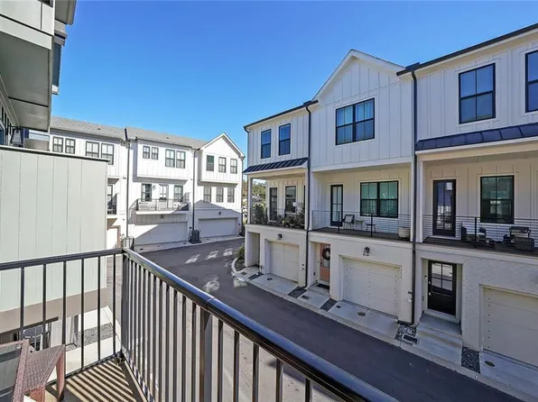 162 Chestnut Cir, Atlanta, GA 30342