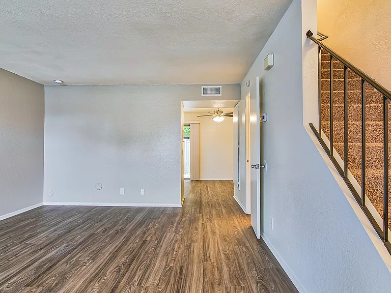 Mission Villas — Photo 10