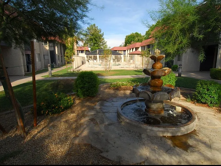 700 W University Dr #213 — Photo 2