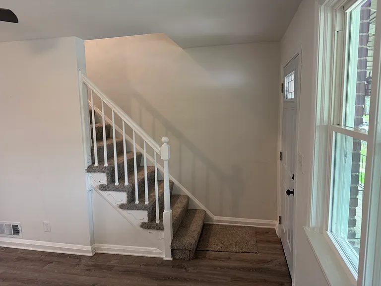 2050 Grinnalds Ave — Photo 10