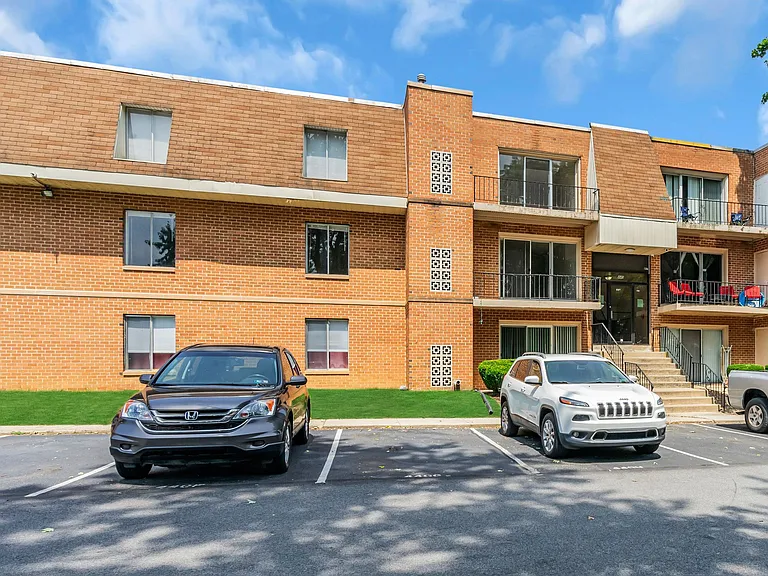 Ambassador Apartments — Photo 24