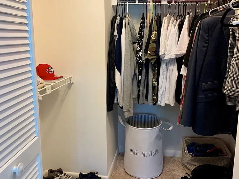 Walkin-in closet of 2rd bedroom