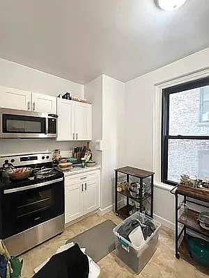 4th image of 80 Haven Ave #2R
