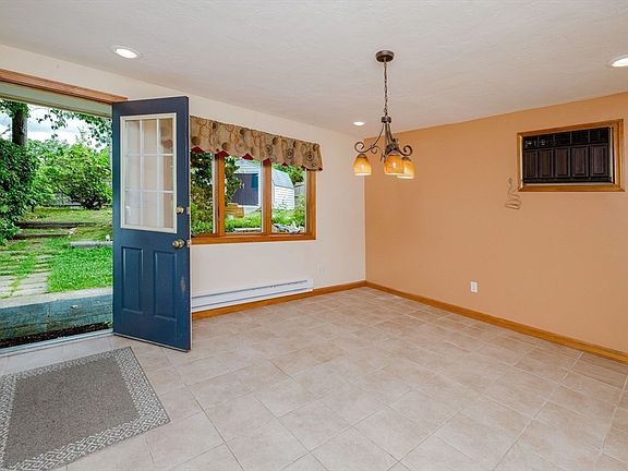 3rd image of 362 Hovenden Ave