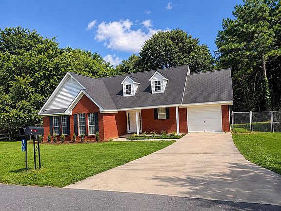 2nd image of 108 Colonial Cir