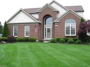 472 Troubadour Dr, Northfield, OH 44067