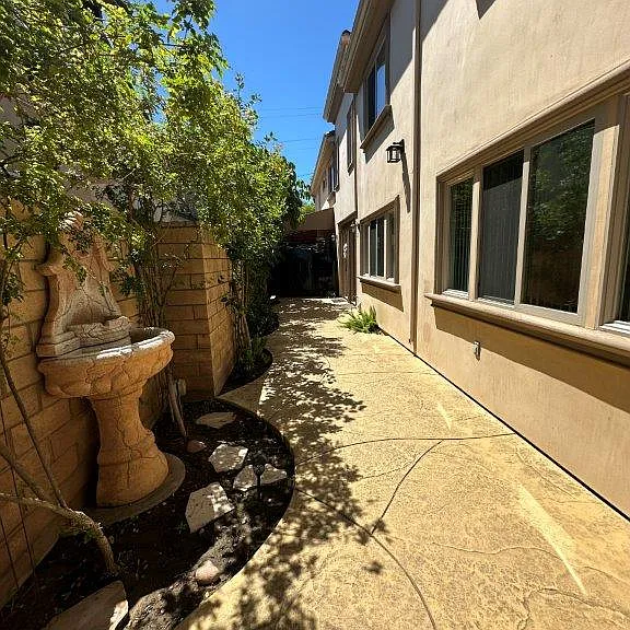 12540 Moorpark St — Photo 2