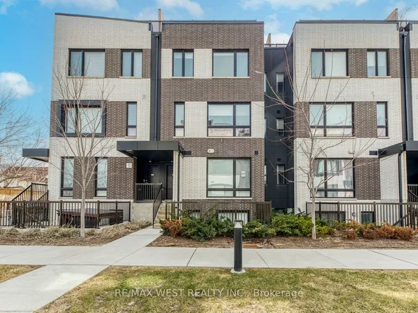 20 Ed Clark Gdns #14, Toronto, ON M6N 0B5