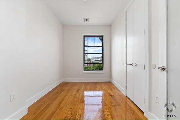 Rented by ERNY LLC | media 24