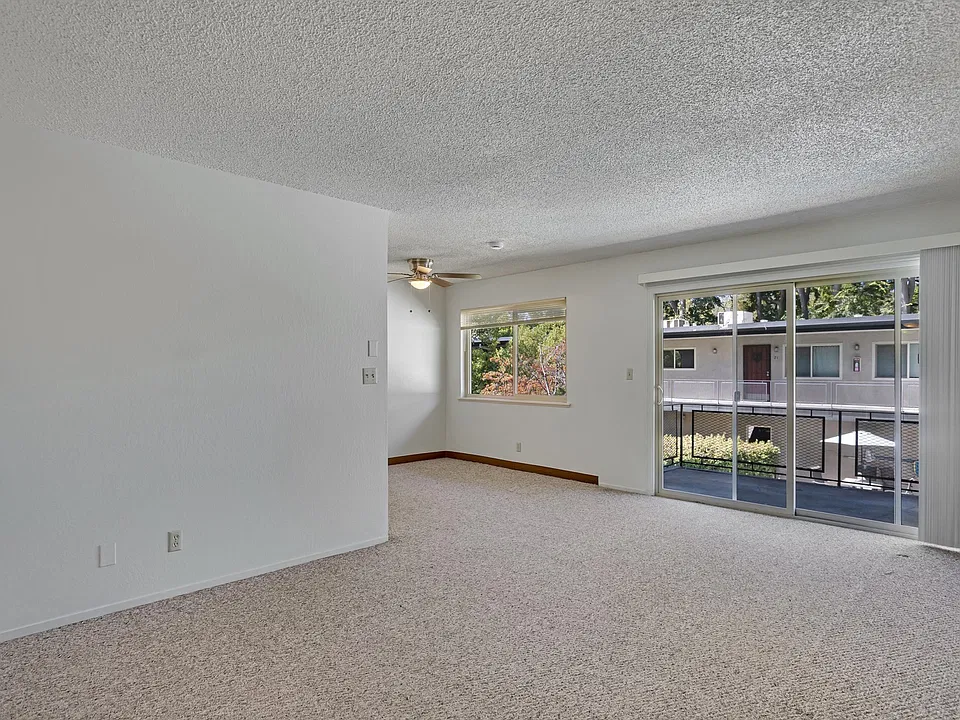 1120 Esplanade #25