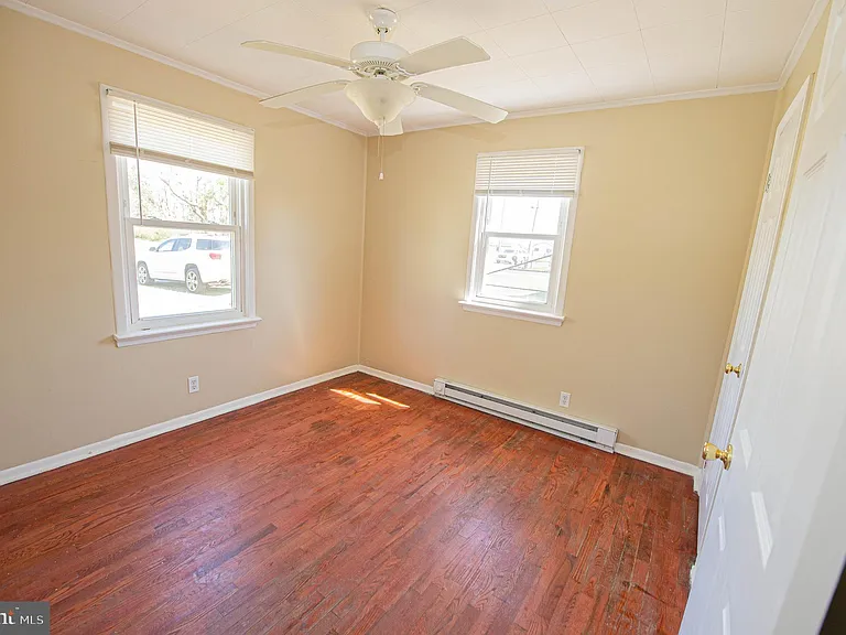 602 E Main St — Photo 44