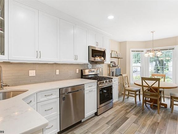 3rd image of 118 Coccio Dr