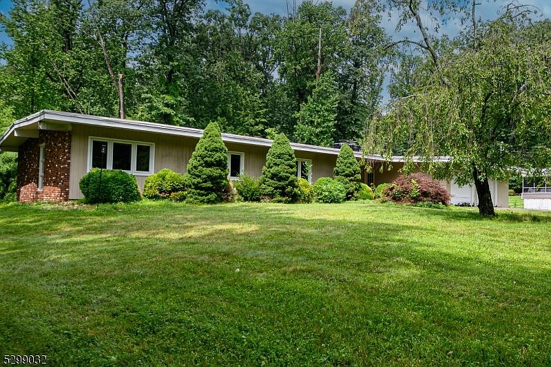 1st image of 35 Glenwood Dr