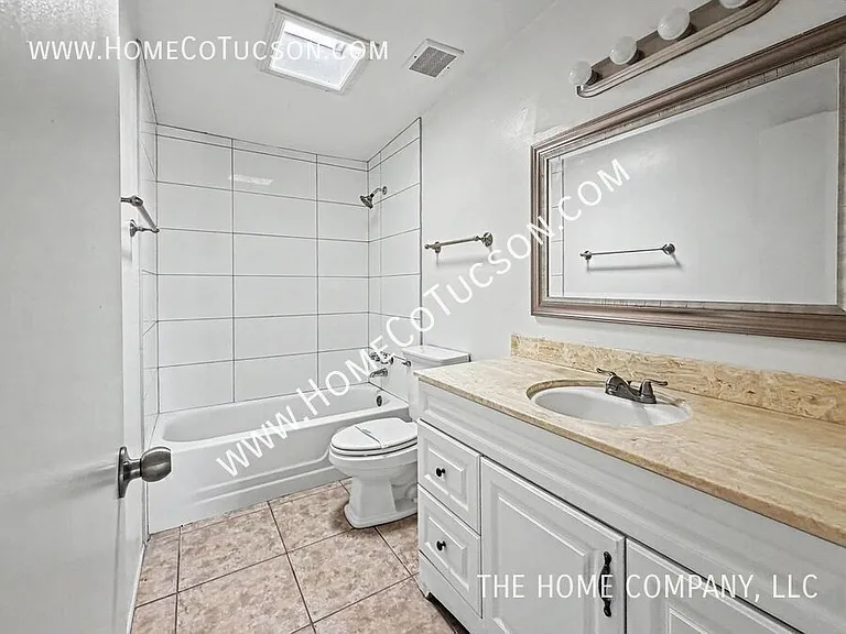 1430 E Iowa Dr — Photo 13