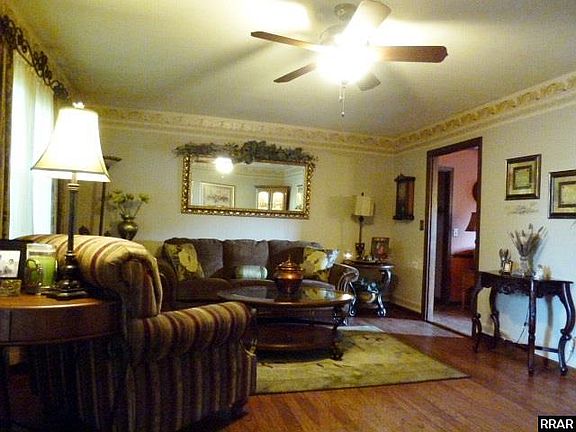 4th image of 422 East Dr