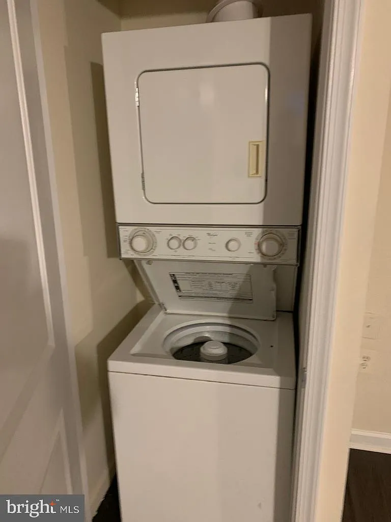 2 bed, 1.0 bath, 3500 sqft, $1,850 — Photo 3