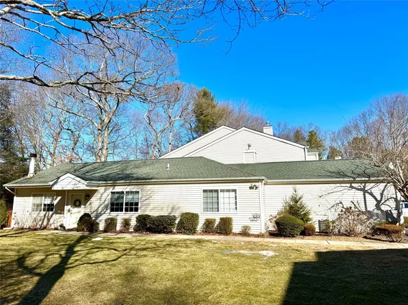 118 Owls Nest Court, Manorville, NY 11949