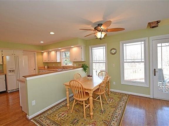 5th image of 753 Huntersknoll Ln