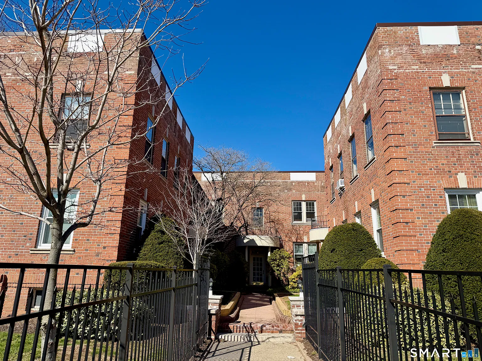 2 bed, 1.0 bath, 953 sqft, $1,950 — Photo 2