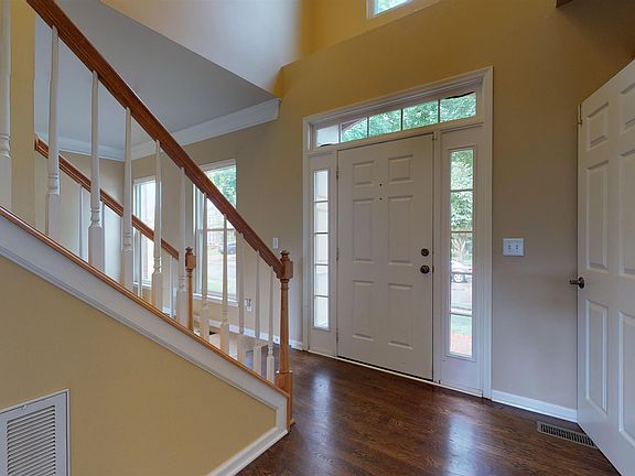 3rd image of 107 Tyne Dr