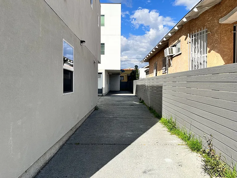 43(211) — Photo 22