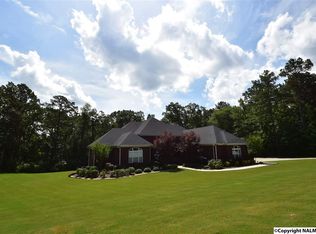 1806 Autumn Ridge Rd SW, Decatur, AL 35603