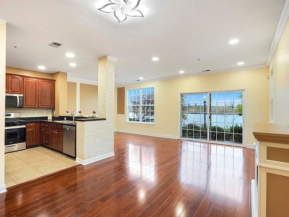 4th image of 80 Lyon Ct #1