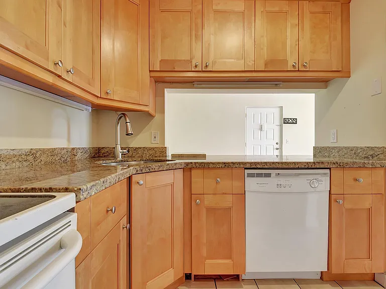 616 Sea Pine Way #C2 — Photo 8