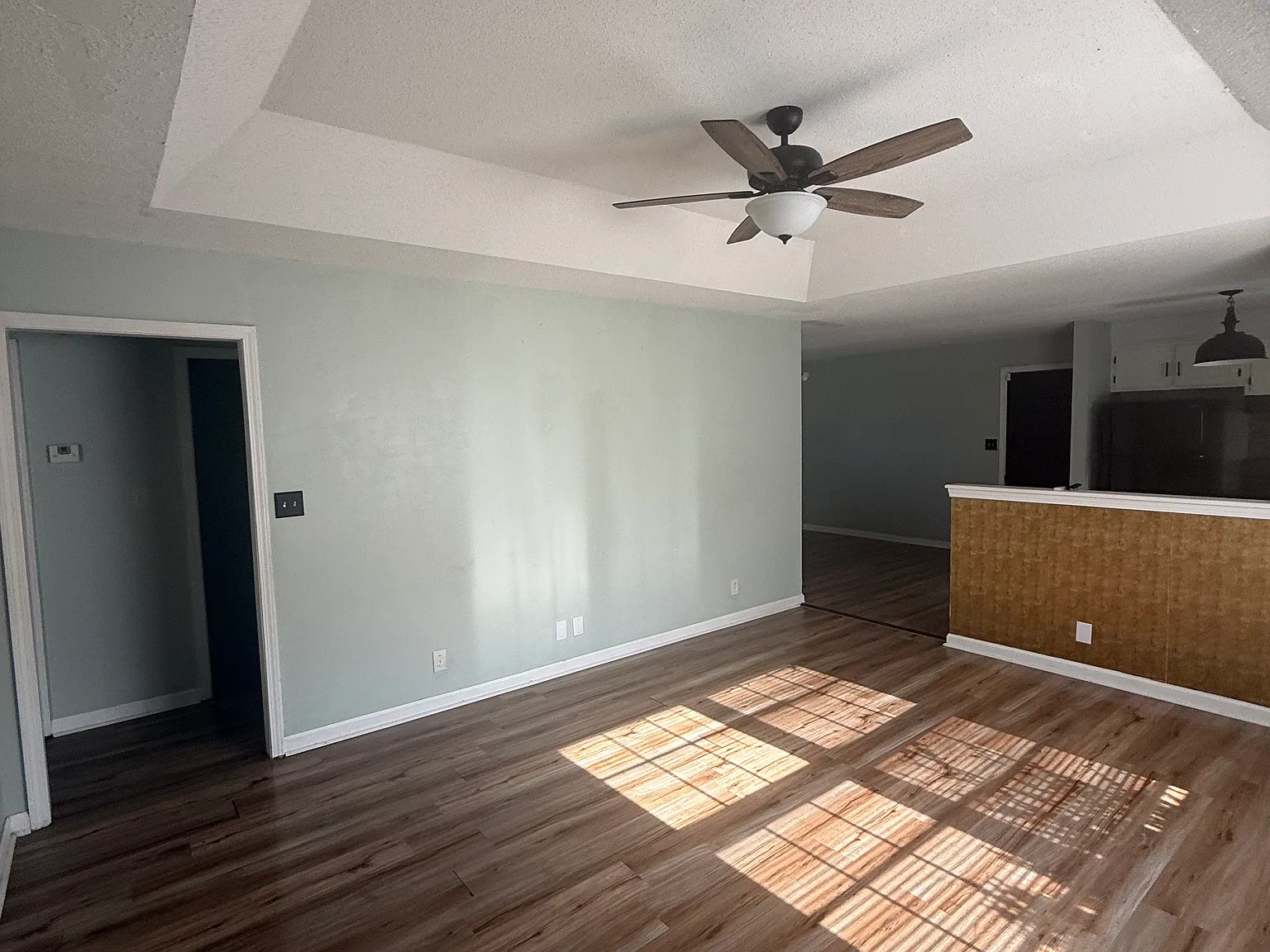 3 bed, 1.5 bath, 1392 sqft, $1,350 — Photo 4