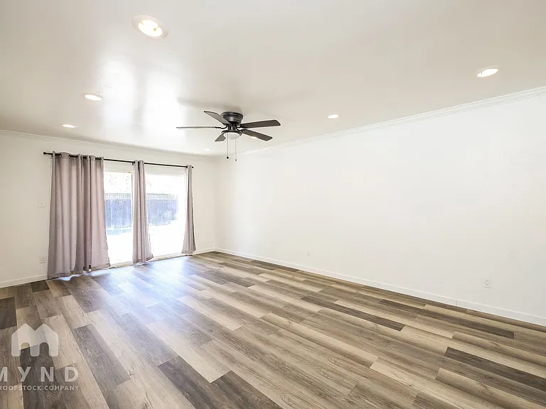12 Nautilus Ct — Photo 11