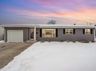 1142 Columbus Dr, Waterloo, IA 50702