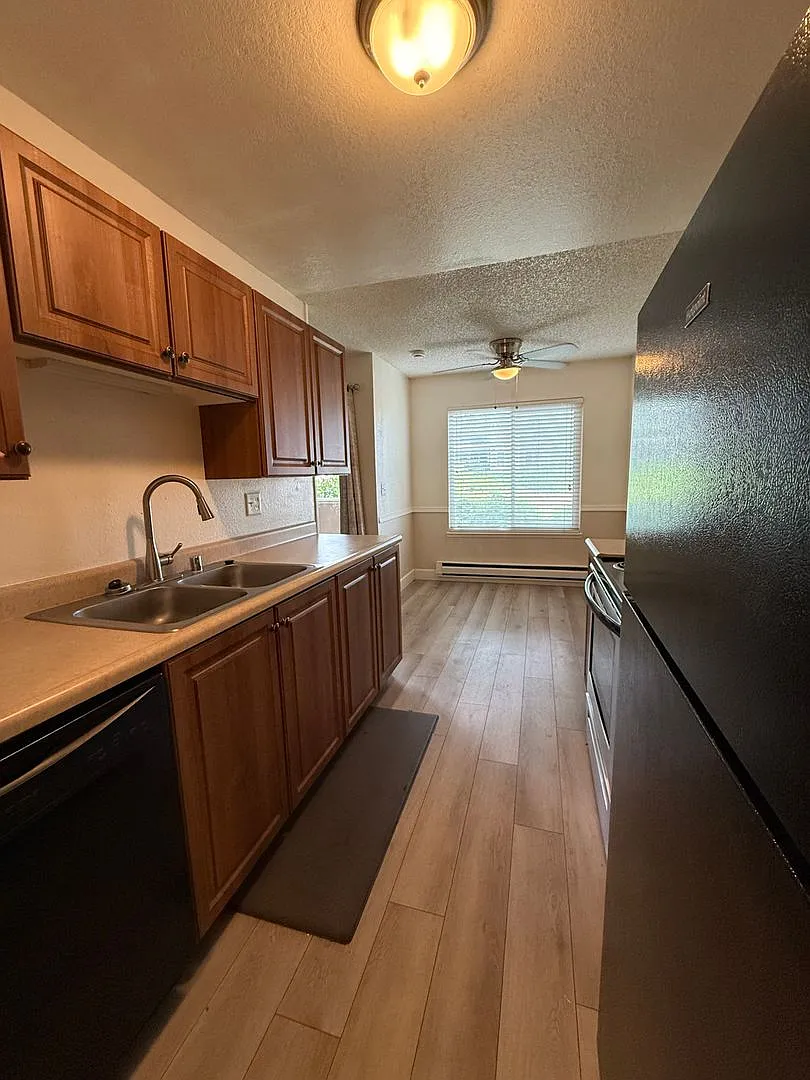 Available Immediately! — Photo 4