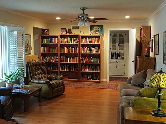 3rd image of 6470 Sudbury Dr