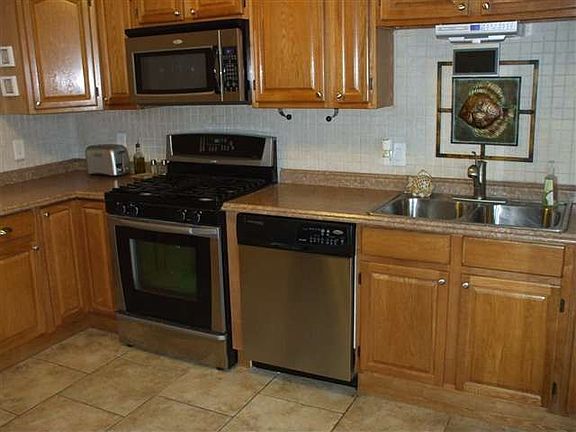 3rd image of 2200 Glenwood Dr