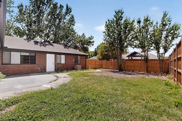 3701 University Dr — Photo 41