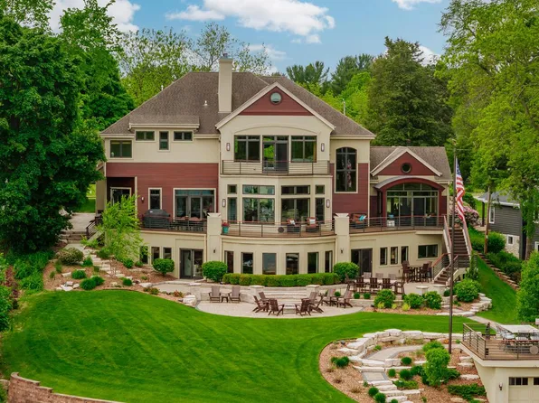 N49W35398 Wisconsin AVENUE, Oconomowoc, WI 53066