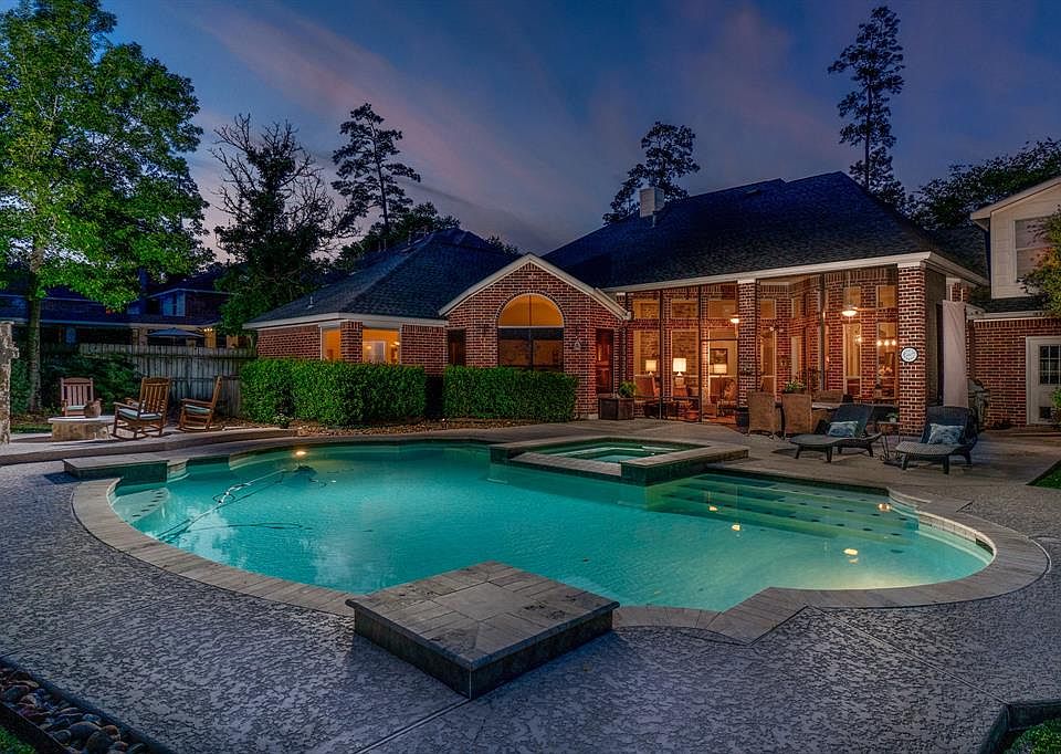 Stunning one story in Northampton with recent elegant upgrades. Located in Klein ISD, great access to 99, and The Woodlands.