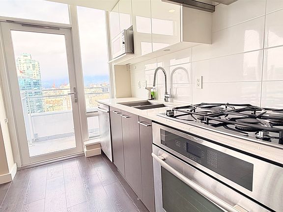 3rd image of 1618 Quebec St #2015
