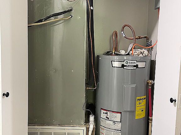 3rd image of 10 Stoneybrook Ln