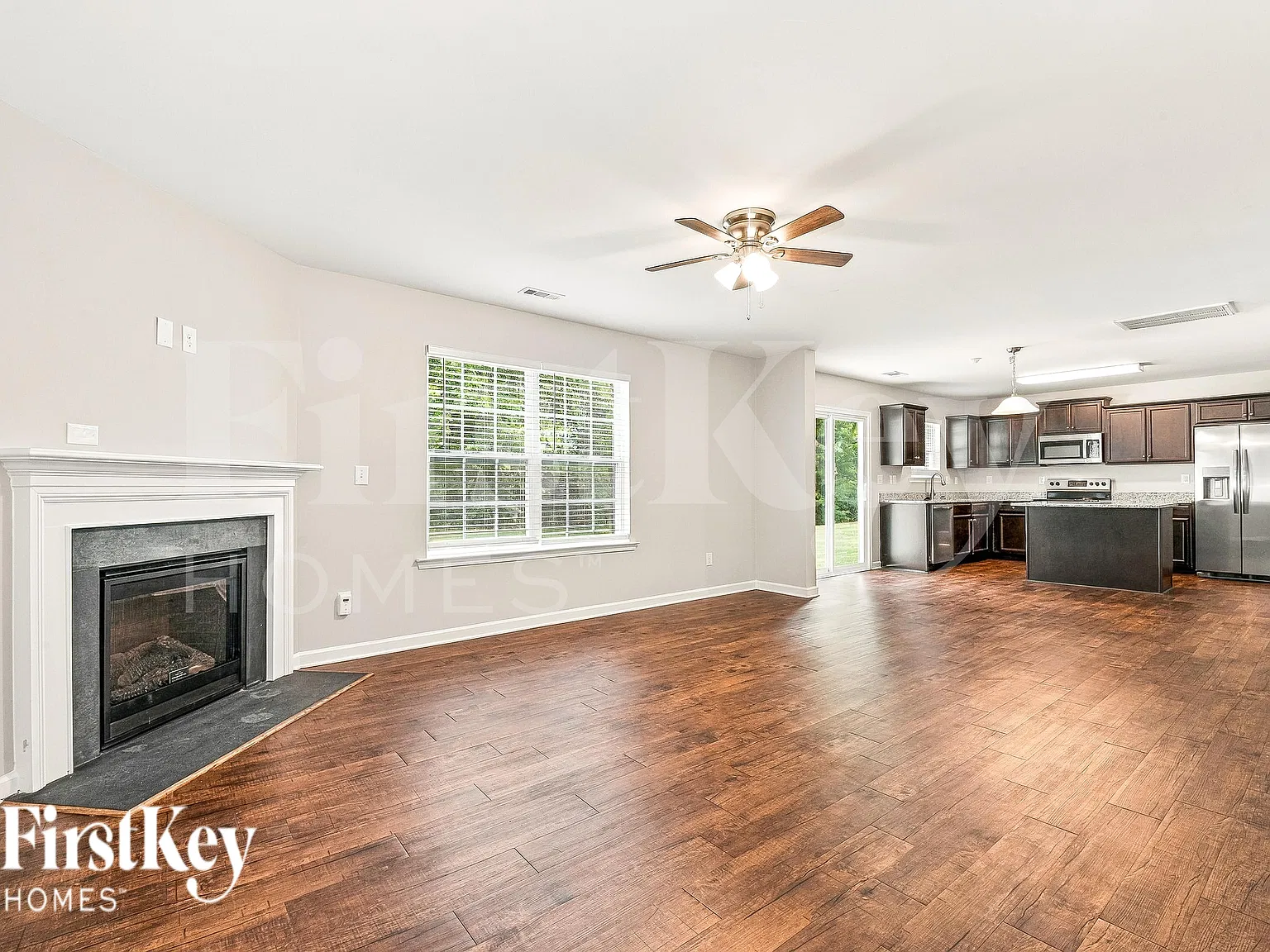 4 bed, 2.5 bath, 3100 sqft, $2,380 — Photo 2