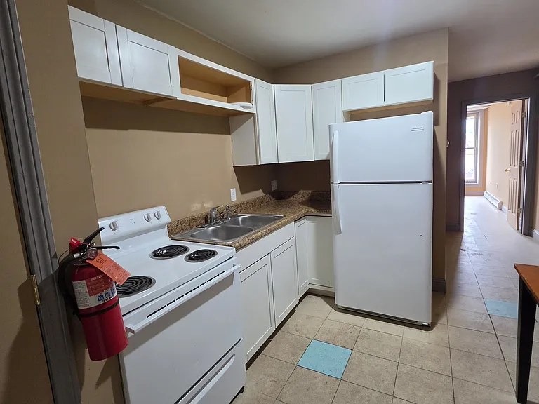 16 Lake St #5 — Photo 1