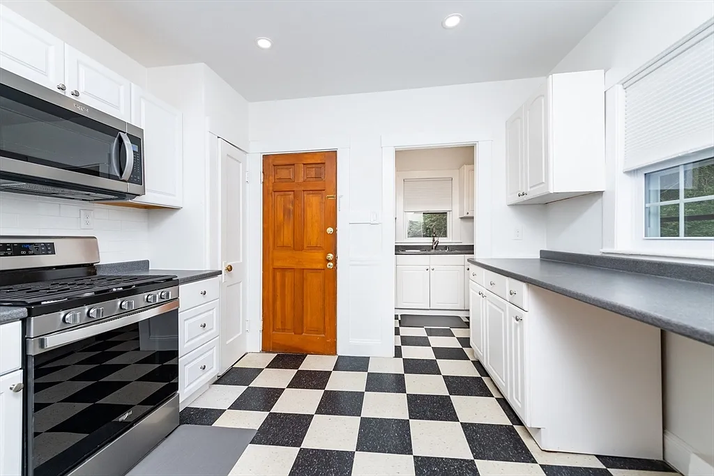 2 bed, 1.0 bath, 1100 sqft, $2,950 — Photo 1