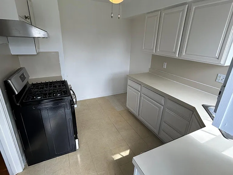 1255 San Patricio Dr — Photo 3